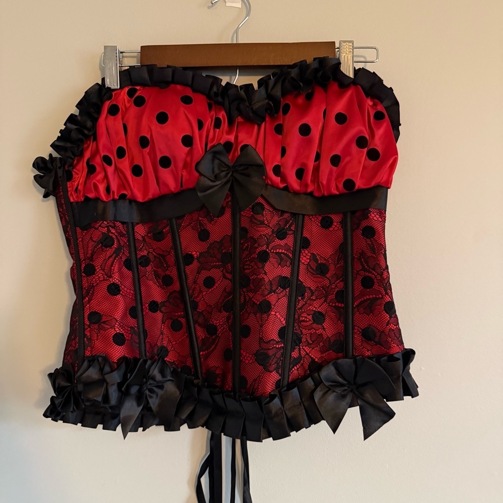 Red and Black Lace Corset - Picture 2 of 8